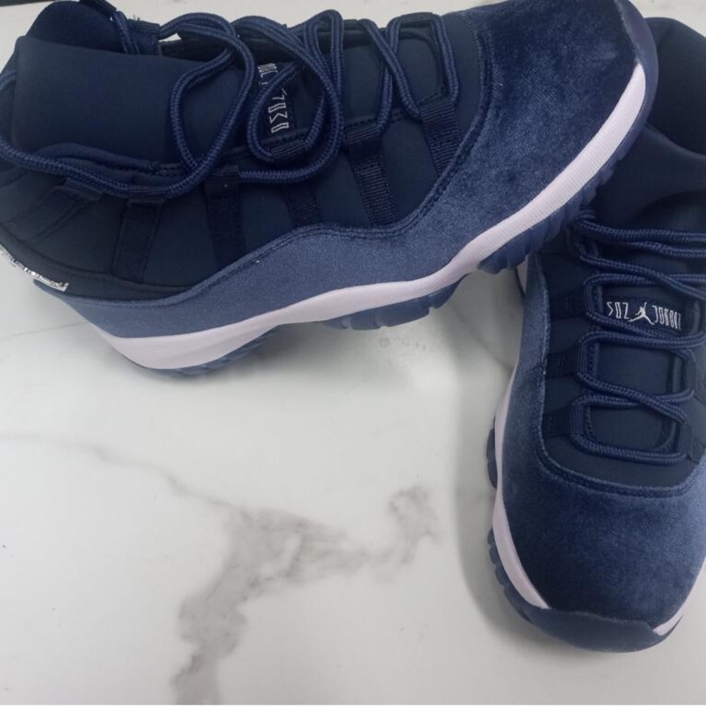 Women blueberry Jordan 11